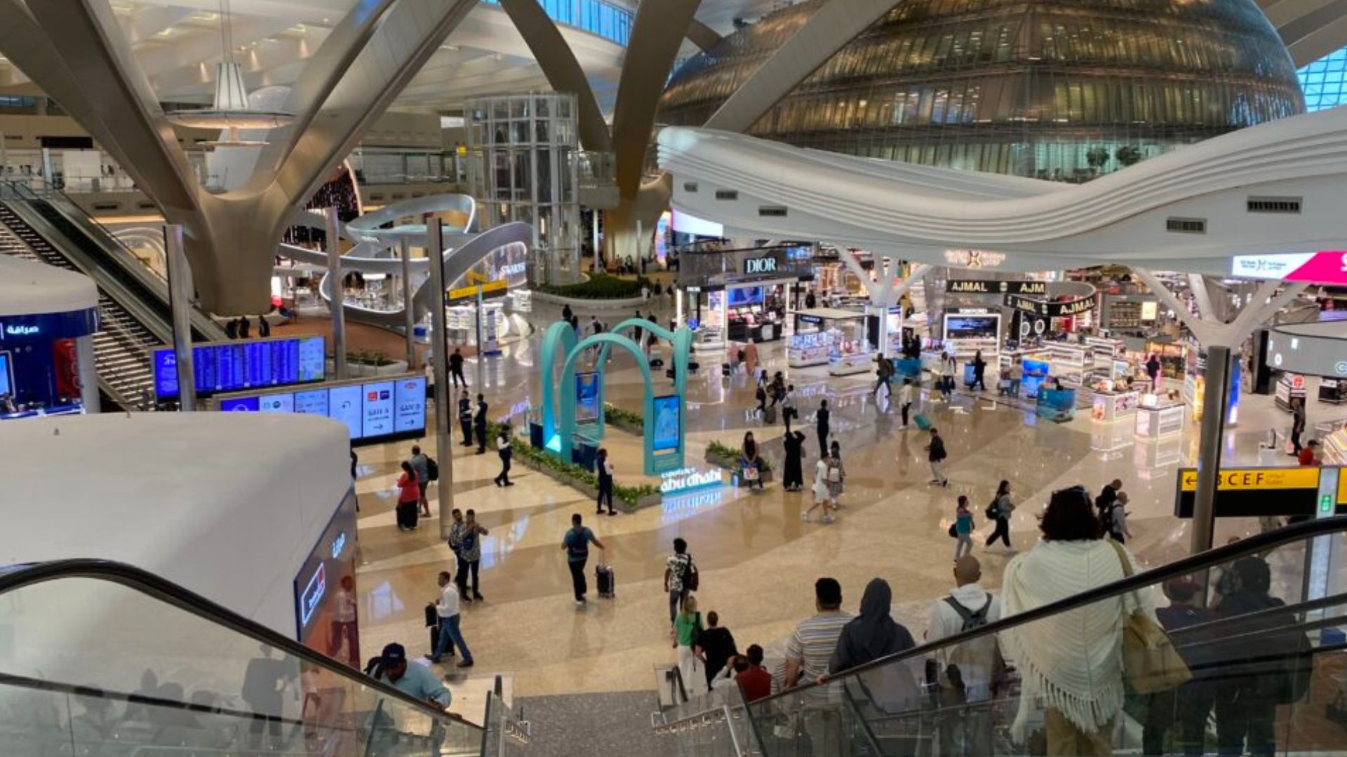 مطار زايد الدولي يفتح مرافقه للمقيمين عبر مبادرة "Shopping Pass"