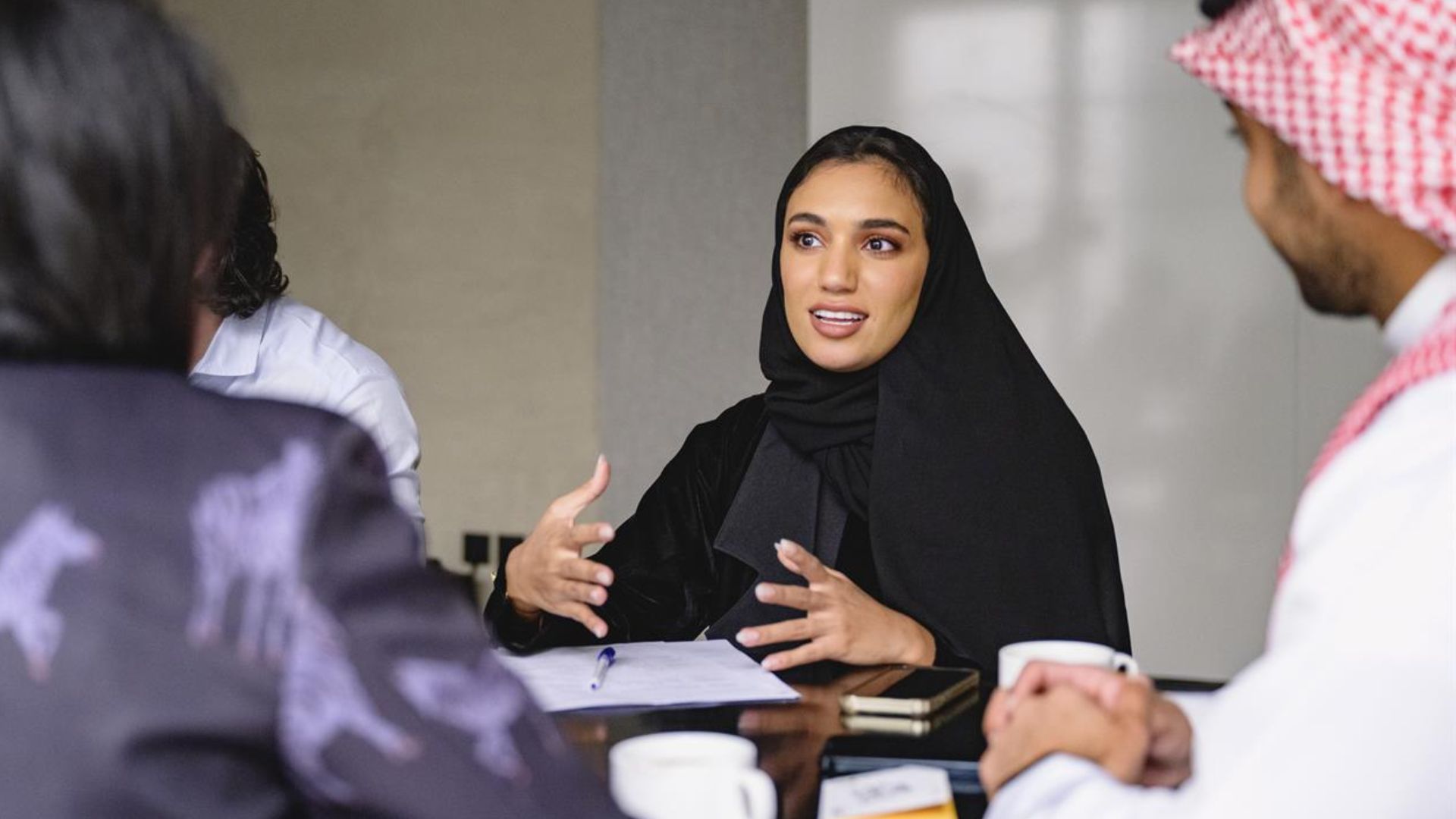 السعودية: مشاركة المرأة في سوق العمل تشكّل 35% لعام 2025 والمستهدف 40% بحلول 2030