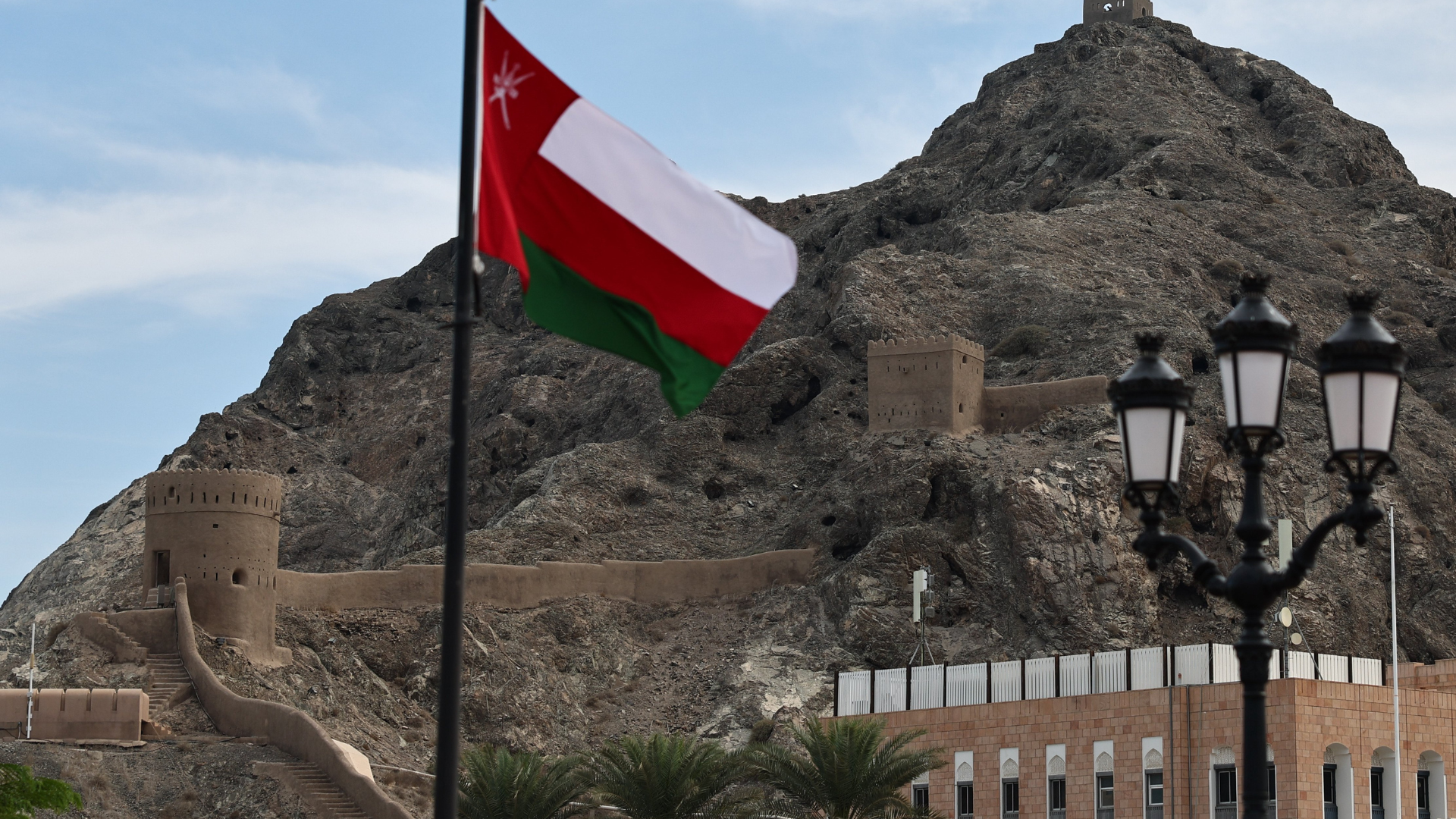 عُمان تسجل عجزاً بـ 25 مليون ريال في الربع الأول من 2026