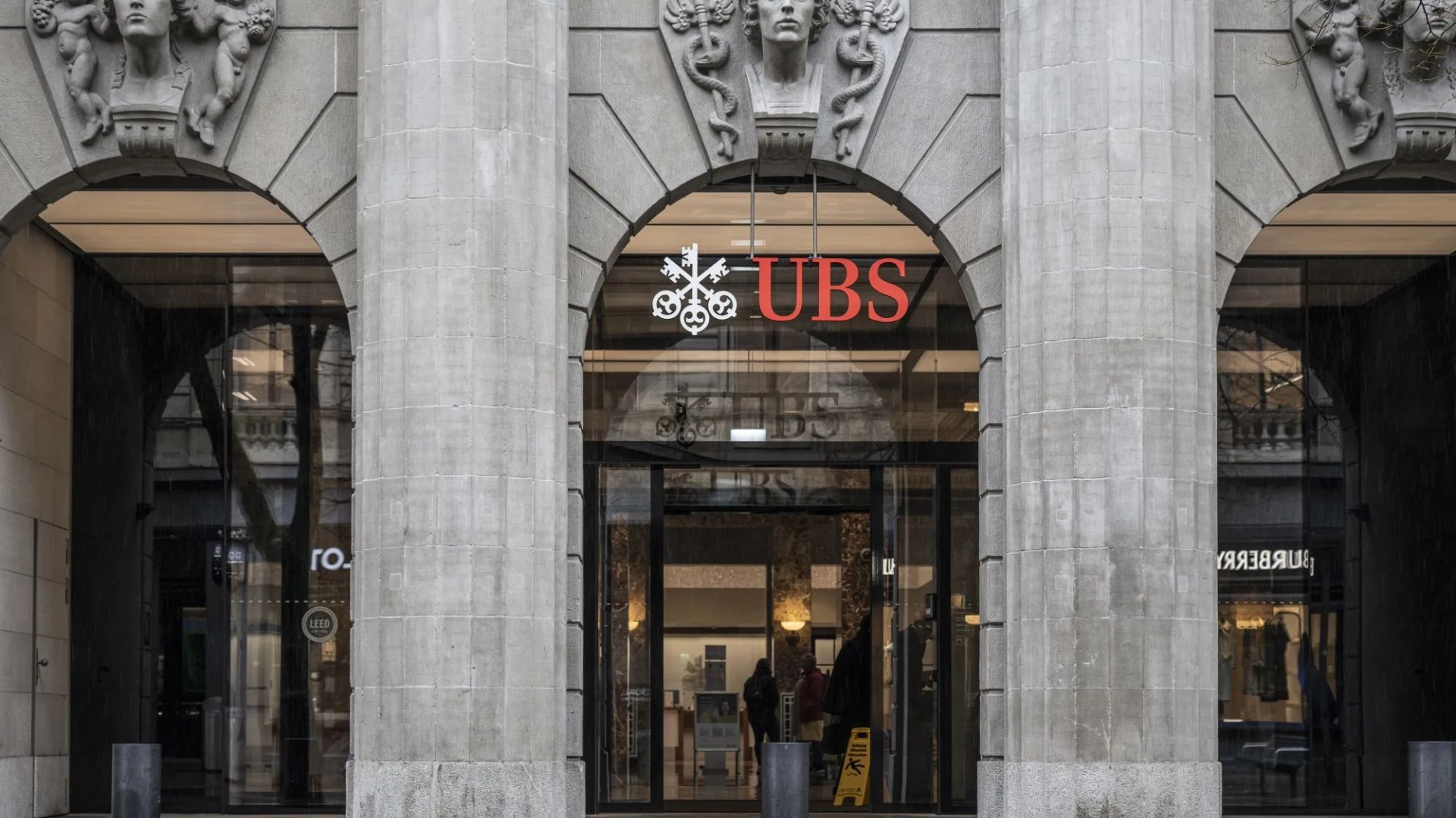 منافسة حادة على الكفاءات المصرفية في الشرق الأوسط تضغط على UBS