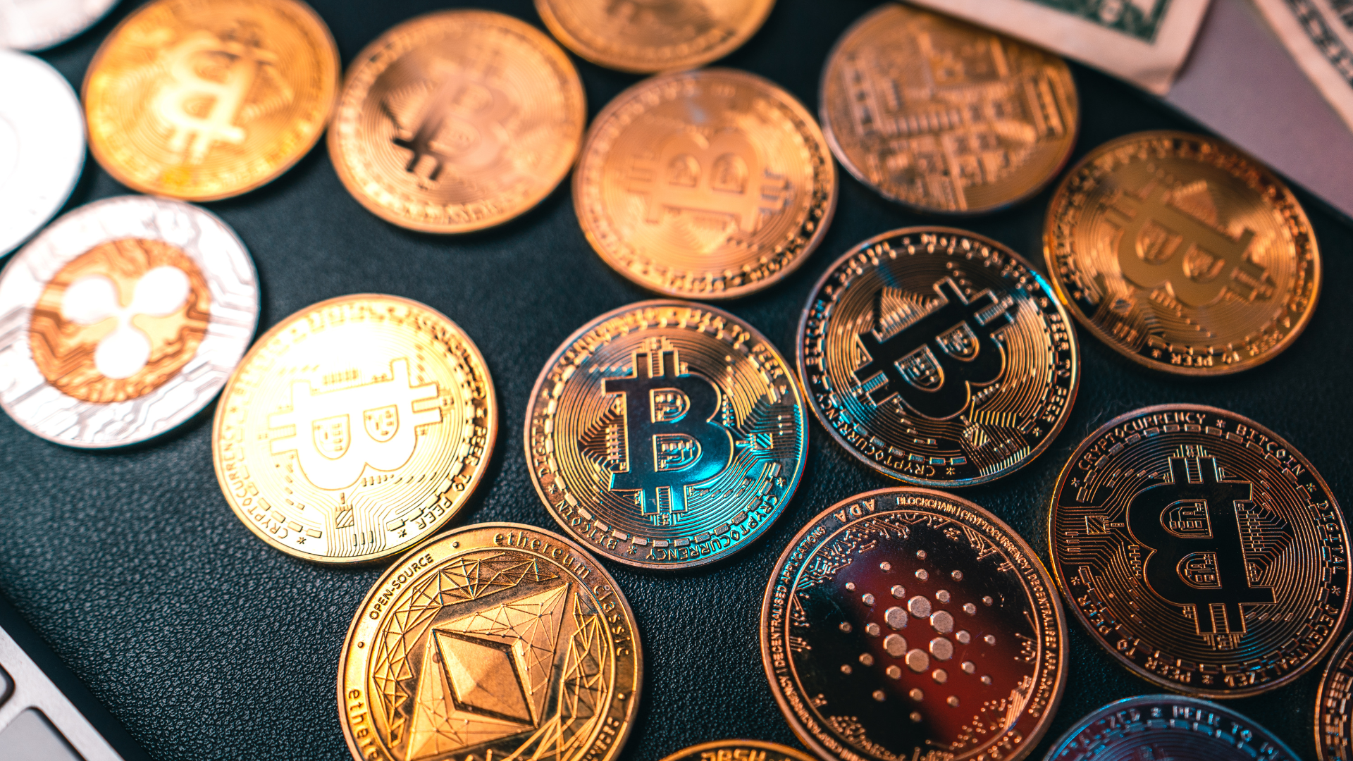 إيران تطرح نظام دفع بالعملات المشفرة لعبور مضيق هرمز