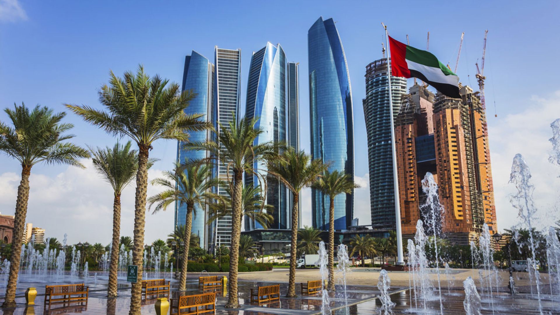تثبيت التصنيف الائتماني للإمارات عند AA- من فيتش