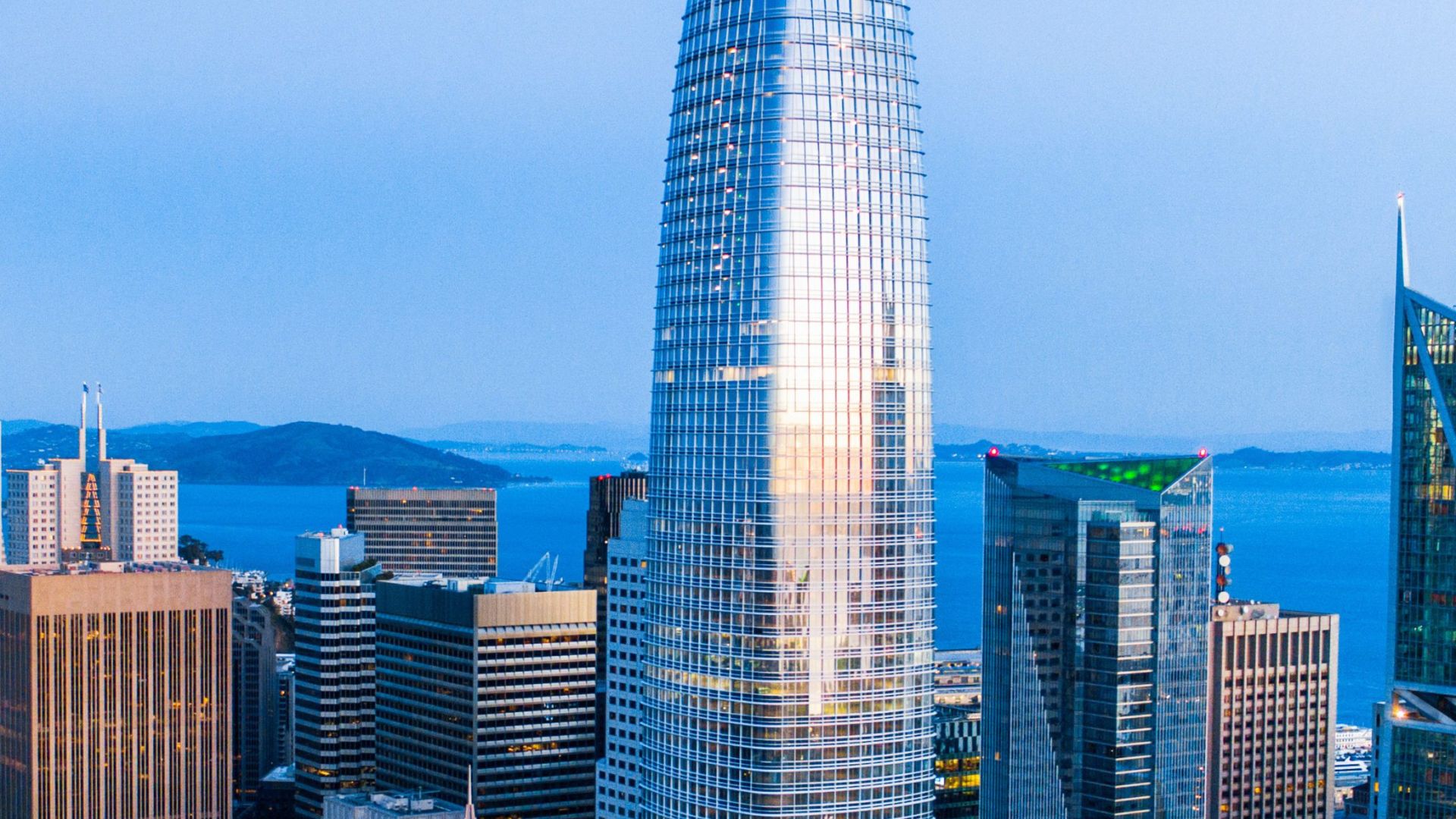 Salesforce تتفوق على التوقعات لكنها تحذر من ضعف قادم