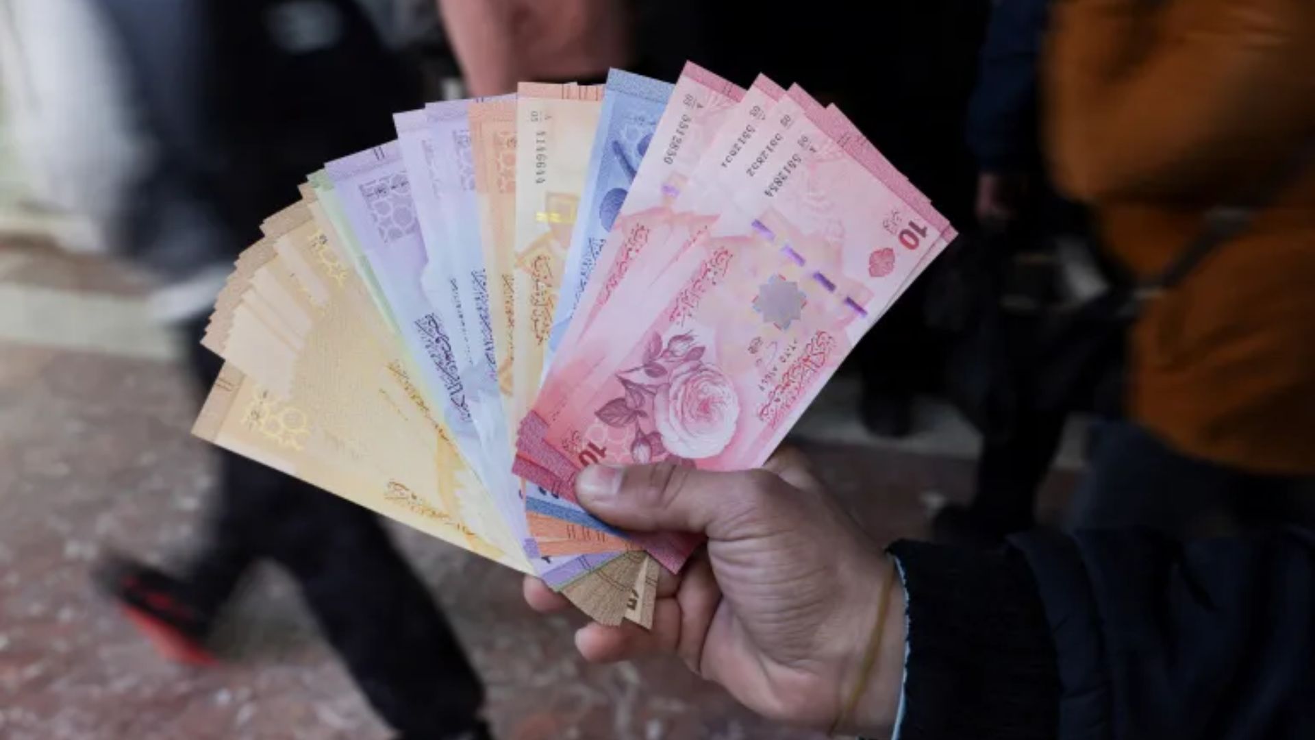 تمديد جديد لاستبدال الليرة السورية القديمة