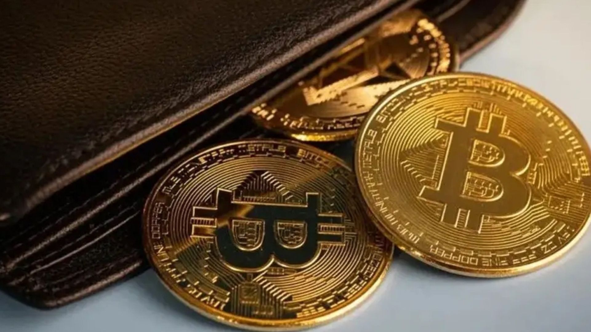 سوق العملات المشفرة يخسر تريليوني دولار منذ ذروة أكتوبر