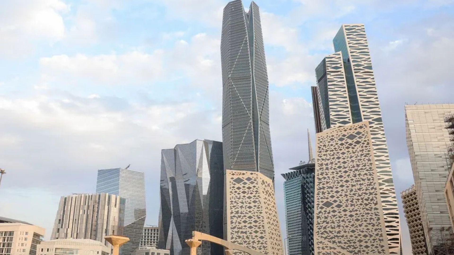 طلعت مصطفى و"السيادي السعودي" يوقعان مذكرة لتطوير مشاريع عقارية كبرى