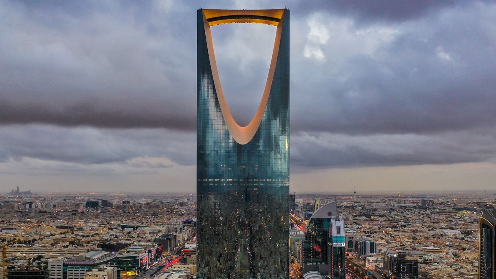 المملكة القابضة تمتلك 42.4 مليون سهم في سبيس إكس