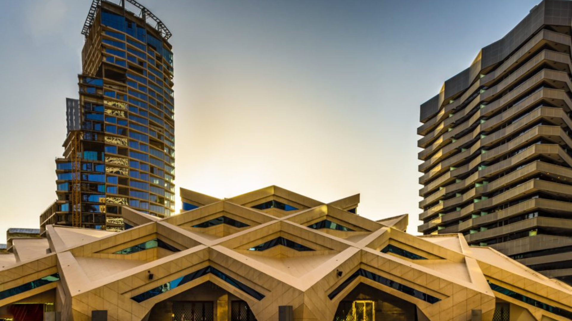مركز الملك عبدالله المالي يبرم صفقة تمويل بـ12 مليار ريال