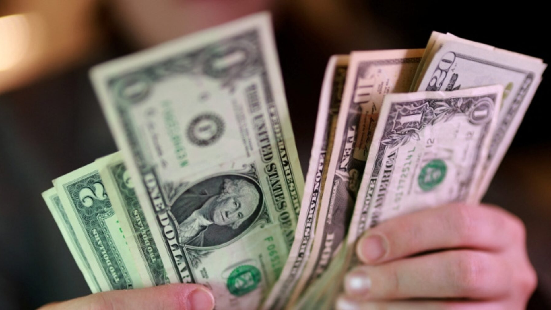 الدولار يستقر وسط ترقب بيانات الوظائف الأمريكية