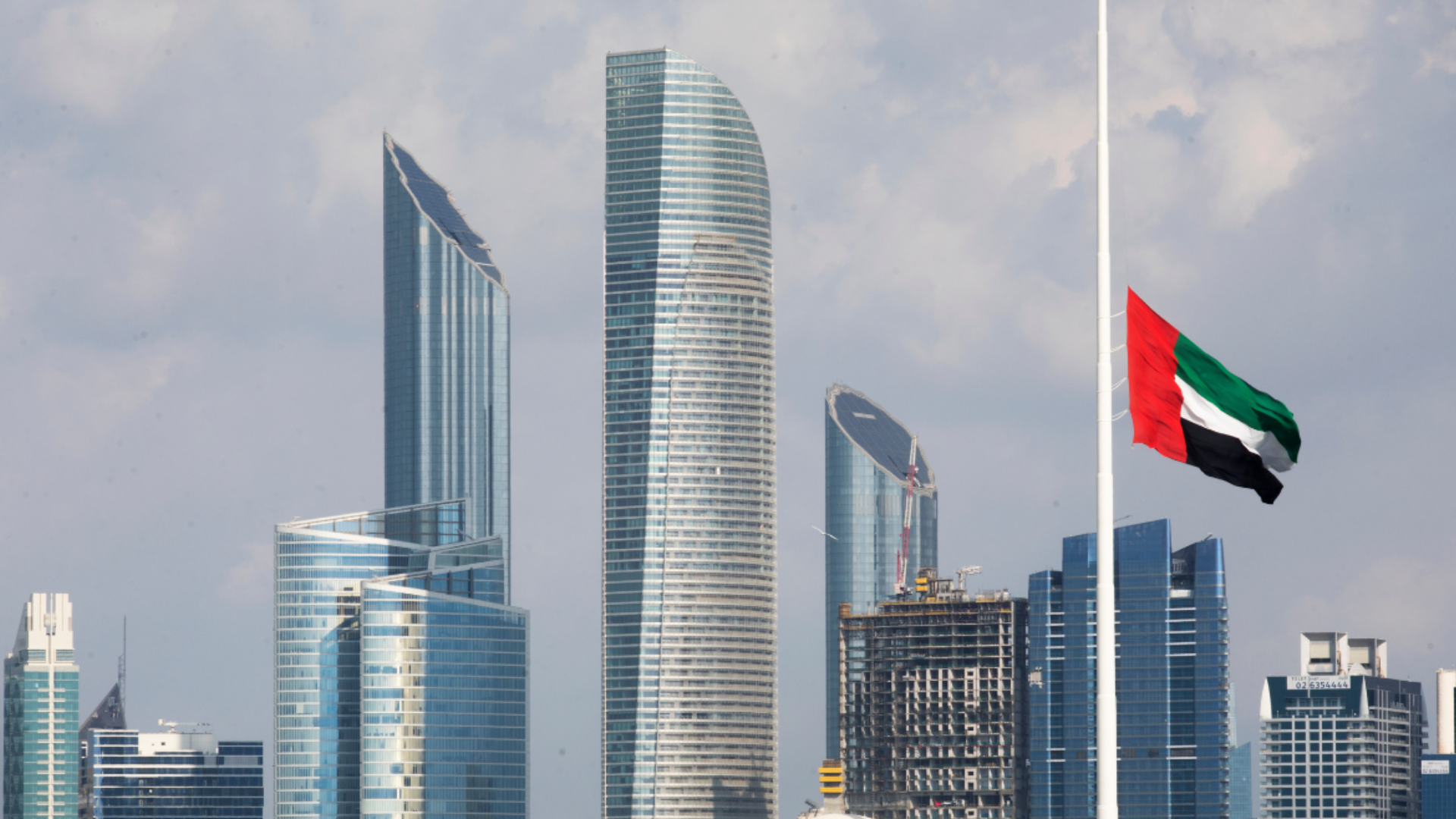 تباطؤ نمو القطاع الخاص غير النفطي في الإمارات لأدنى مستوى منذ أكثر من 5 سنوات
