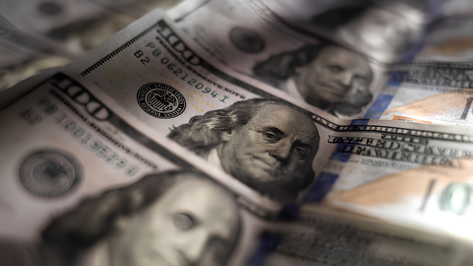صعود الدولار لأعلى مستوياته في أسبوع وسط تصاعد التوترات مع إيران