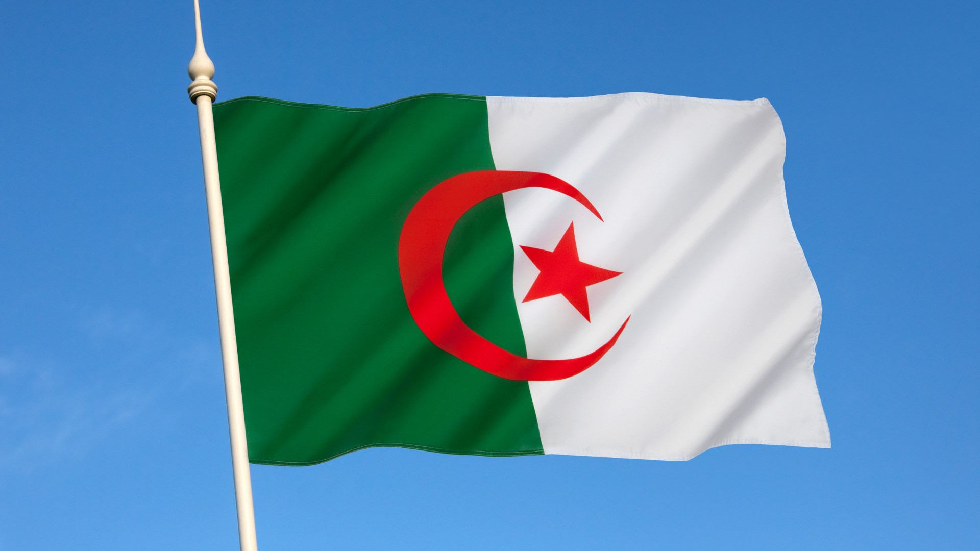 الجزائر تفتح مجالها الجوي بالكامل أمام الرحلات من مالي وإليها
