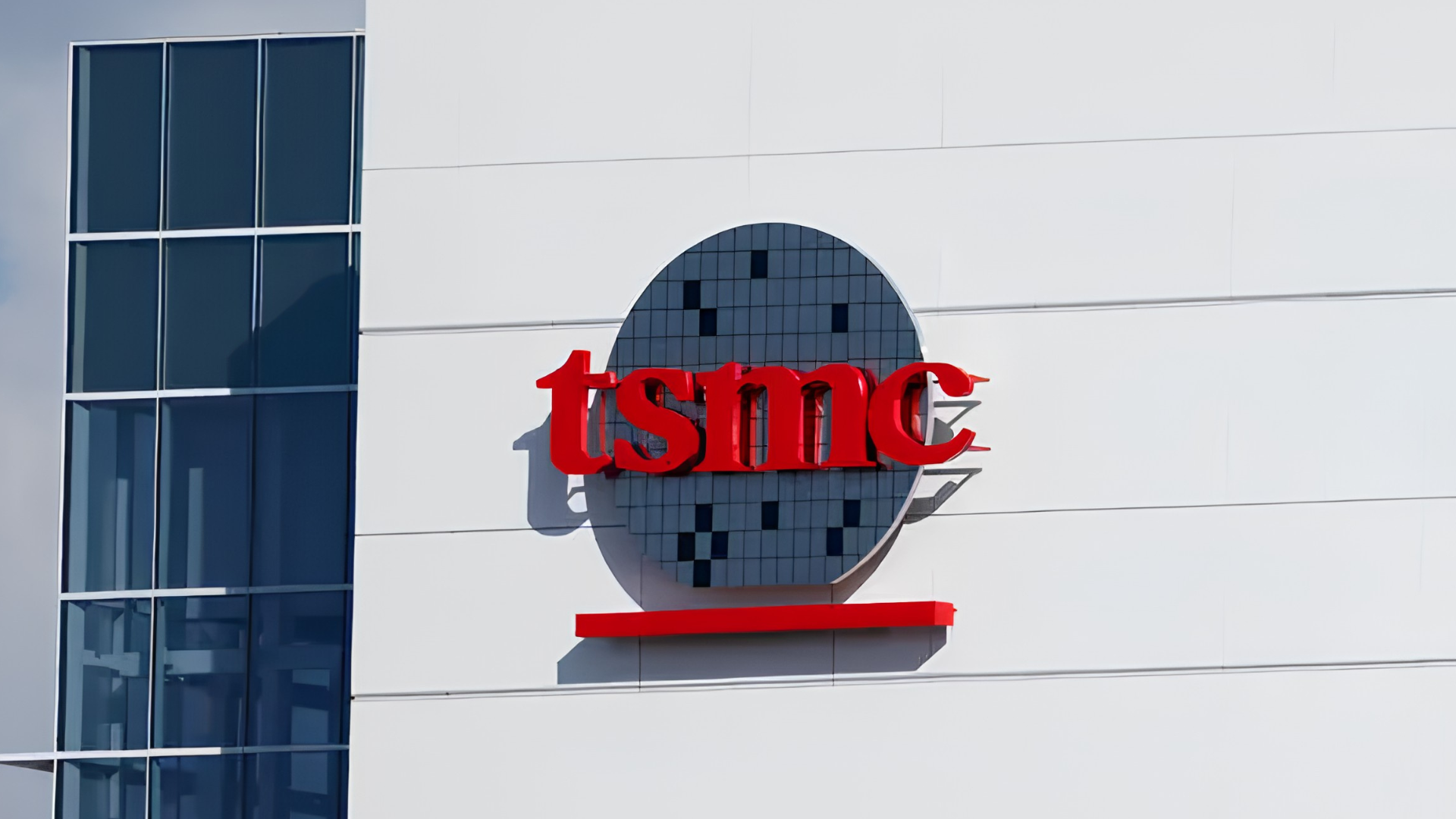 TSMC توسع استثماراتها الأمريكية بـ100 مليار دولار لدعم صناعة الرقائق