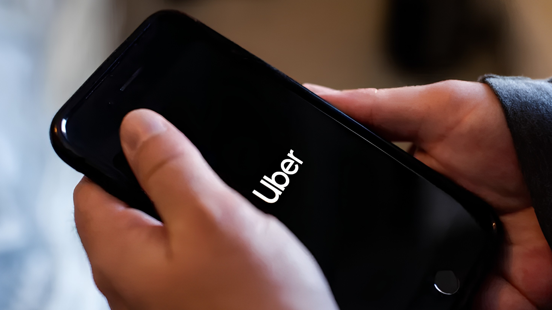 الذكاء الاصطناعي يدفع أوبر لتقليص 10% من وظائف خدمة العملاء