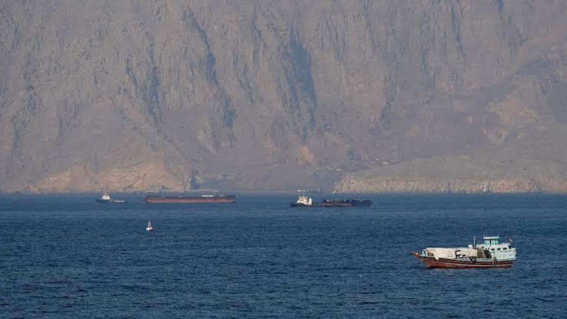 ناقلتان محملتان بالنفط السعودي تغادران البحر الأحمر في مطلع الأسبوع