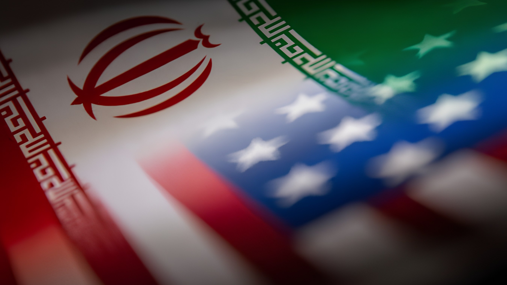 أكسيوس : الولايات المتحدة وإيران وسلطنة عُمان تقترب من التوصل إلى اتفاق مؤقت لإعادة فتح مضيق هرمز