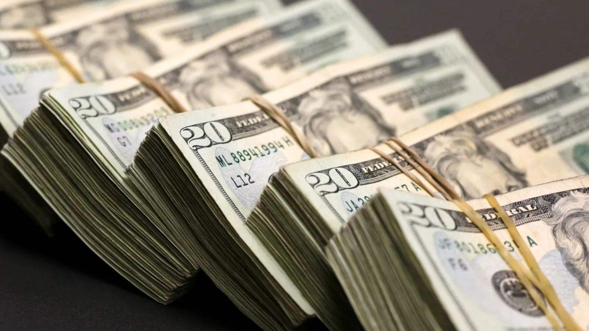 الدولار يحقق مكاسب أسبوعية وسط شكوك بشأن مستقبل الصراع الأميركي الإيراني