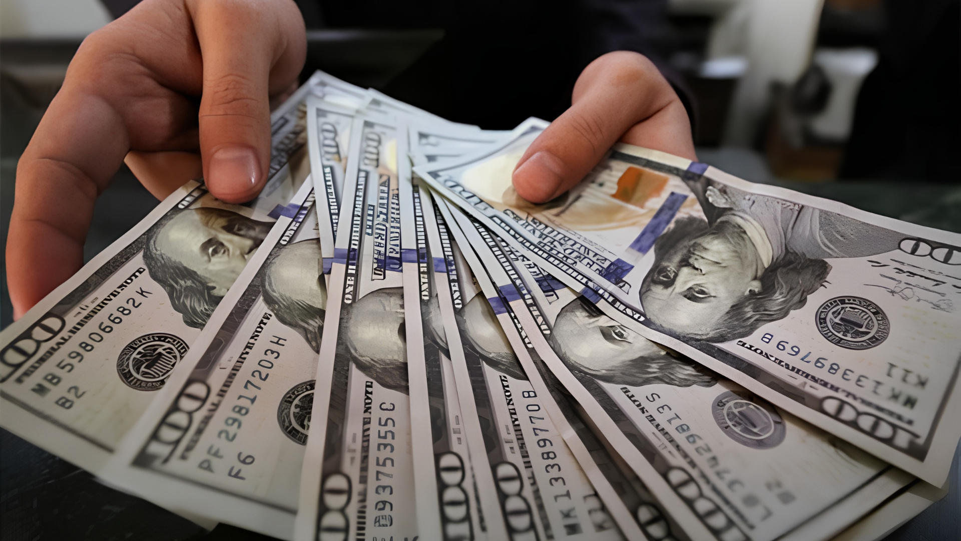 الدولار مستقر مع انحسار توقعات رفع الفائدة الأميركية 