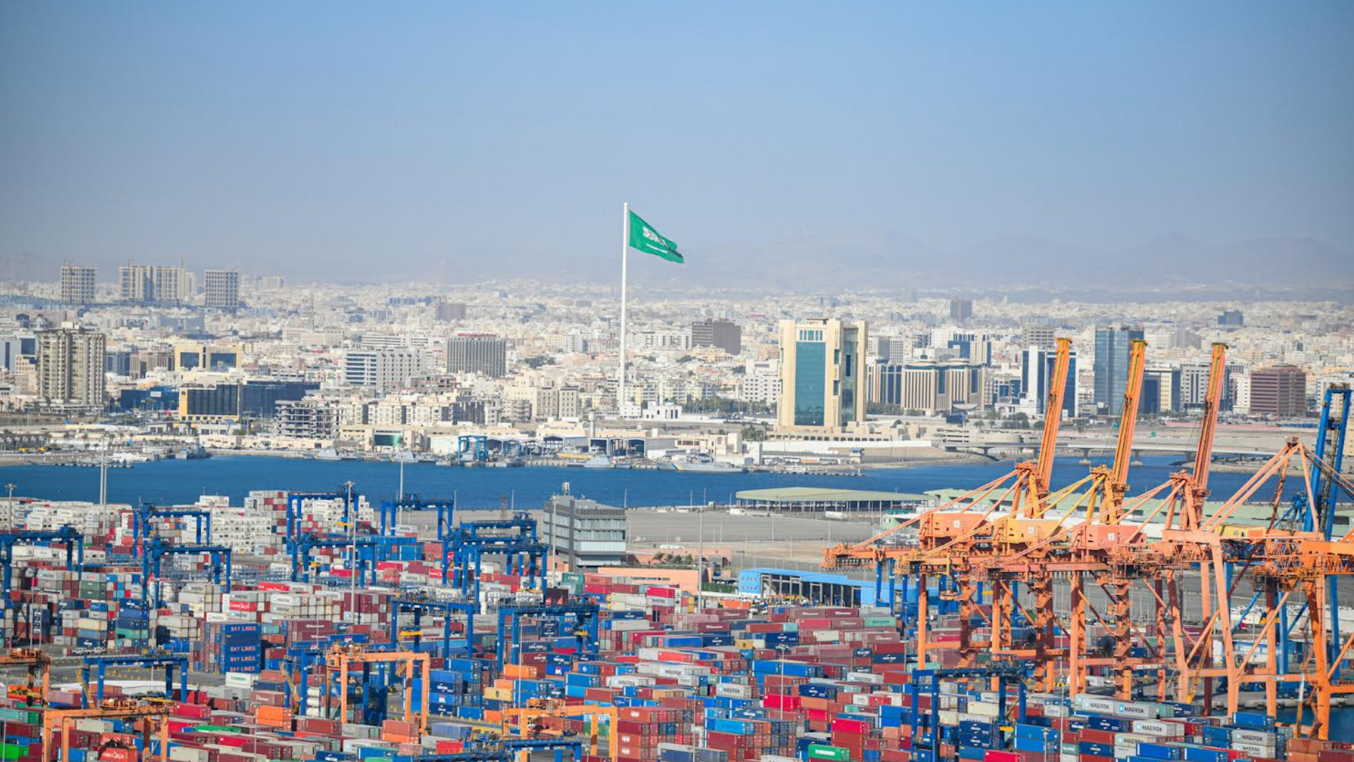 ميناء جدة الإسلامي يسجل رقماً قياسياً في مناولة الحاويات خلال يوليو