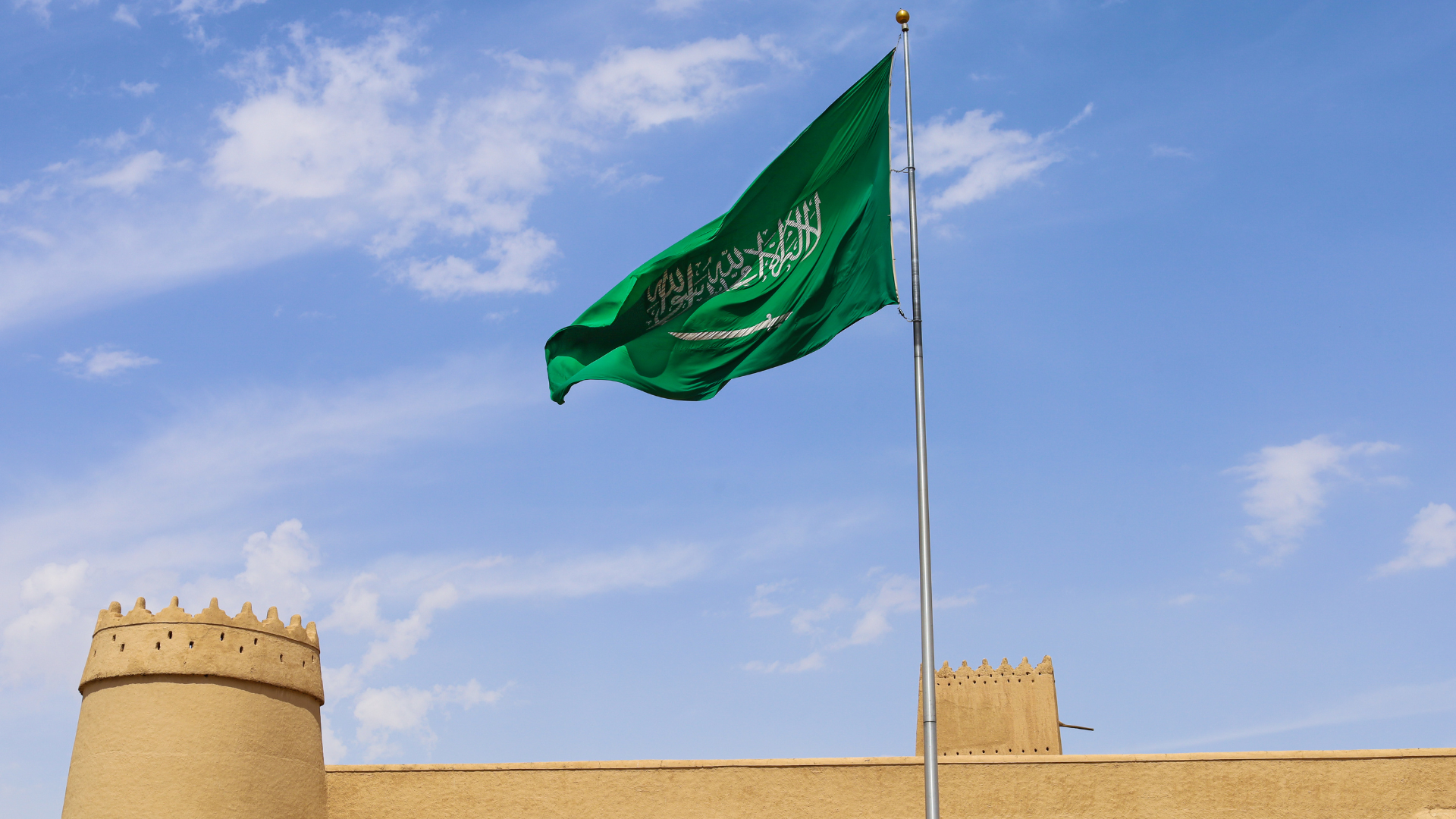 السعودية توقع 4 اتفاقيات لمشروعات تخزين الطاقة باستثمارات 1.1 مليار دولار
