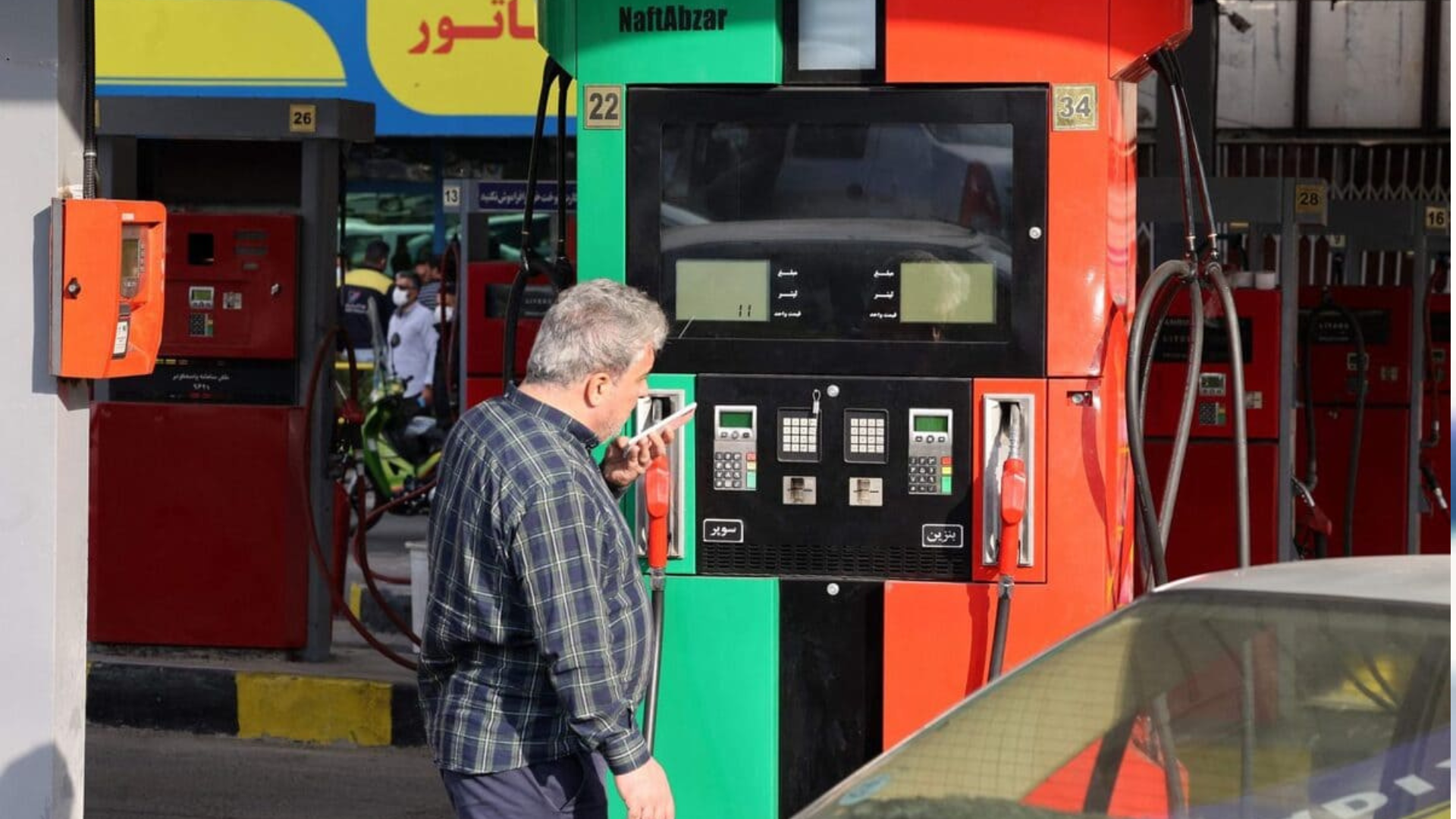 أزمة الوقود تضغط على إيران والحكومة تنفي حسم رفع أسعار البنزين