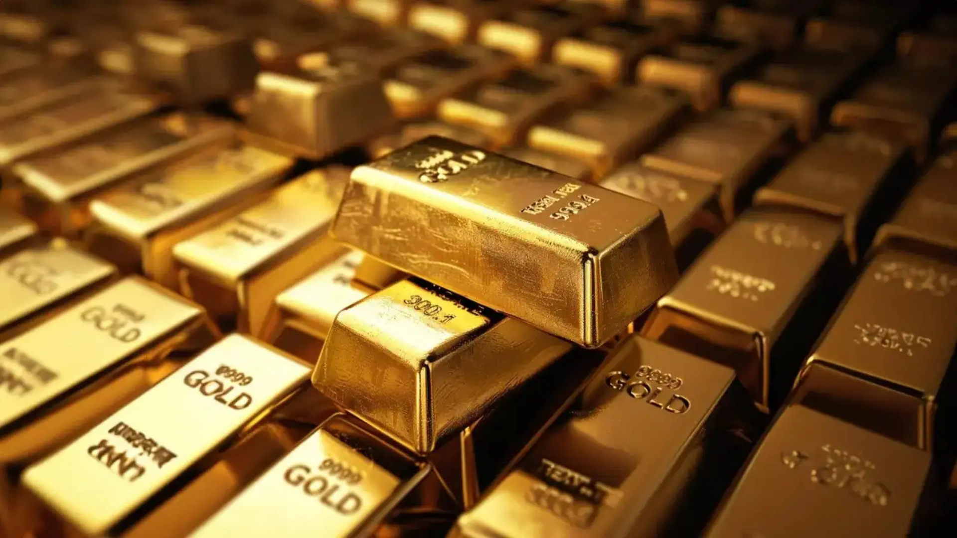 الذهب يهوي 3% عقب خطاب رئيس الفدرالي بشأن التضخم