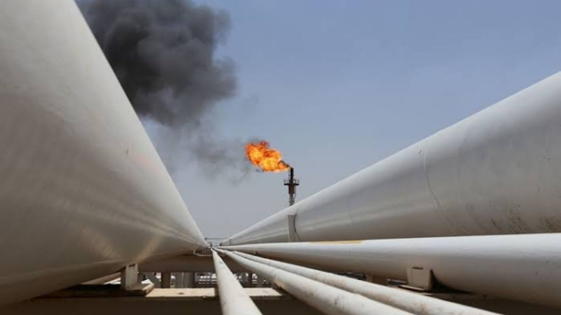 صادرات النفط عبر هرمز تهبط لـ 3.8 ملايين برميل يومياً بتراجع يتجاوز60%