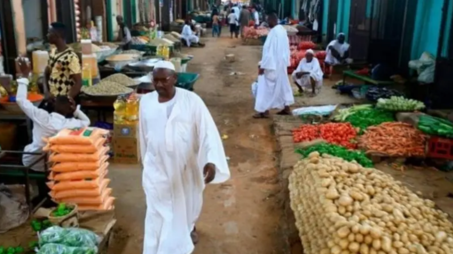السودان يراجع حظر استيراد 46 سلعة مع تزايد الضغوط الاقتصادية