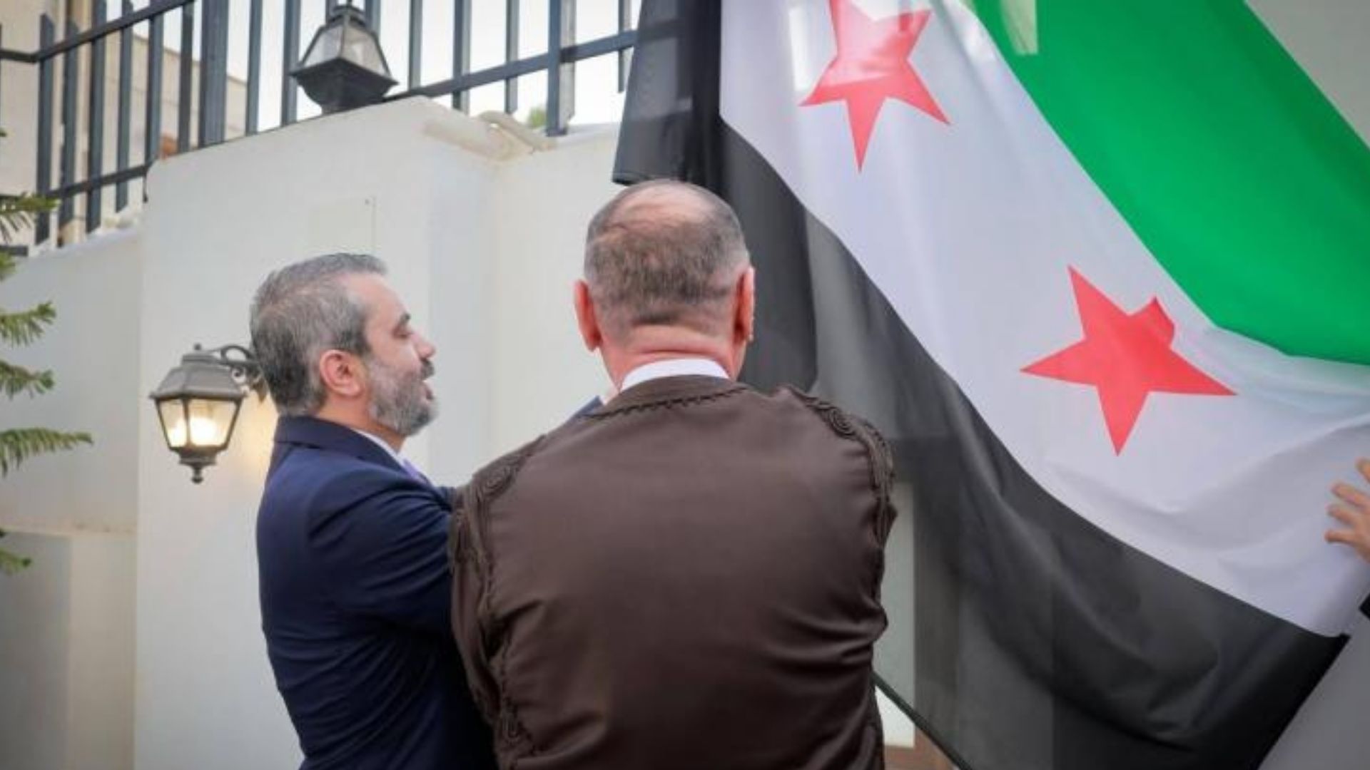 سوريا تعيد افتتاح سفارتها في طرابلس بعد إغلاق دام أكثر من 14 عاما