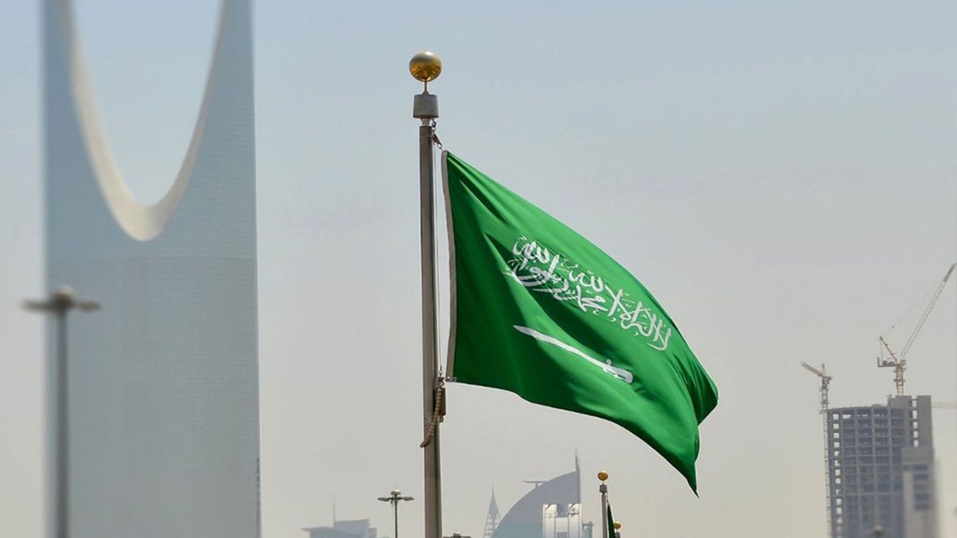 السعوديون يدرسون الحصول على قروض بنحو 8 مليارات دولار