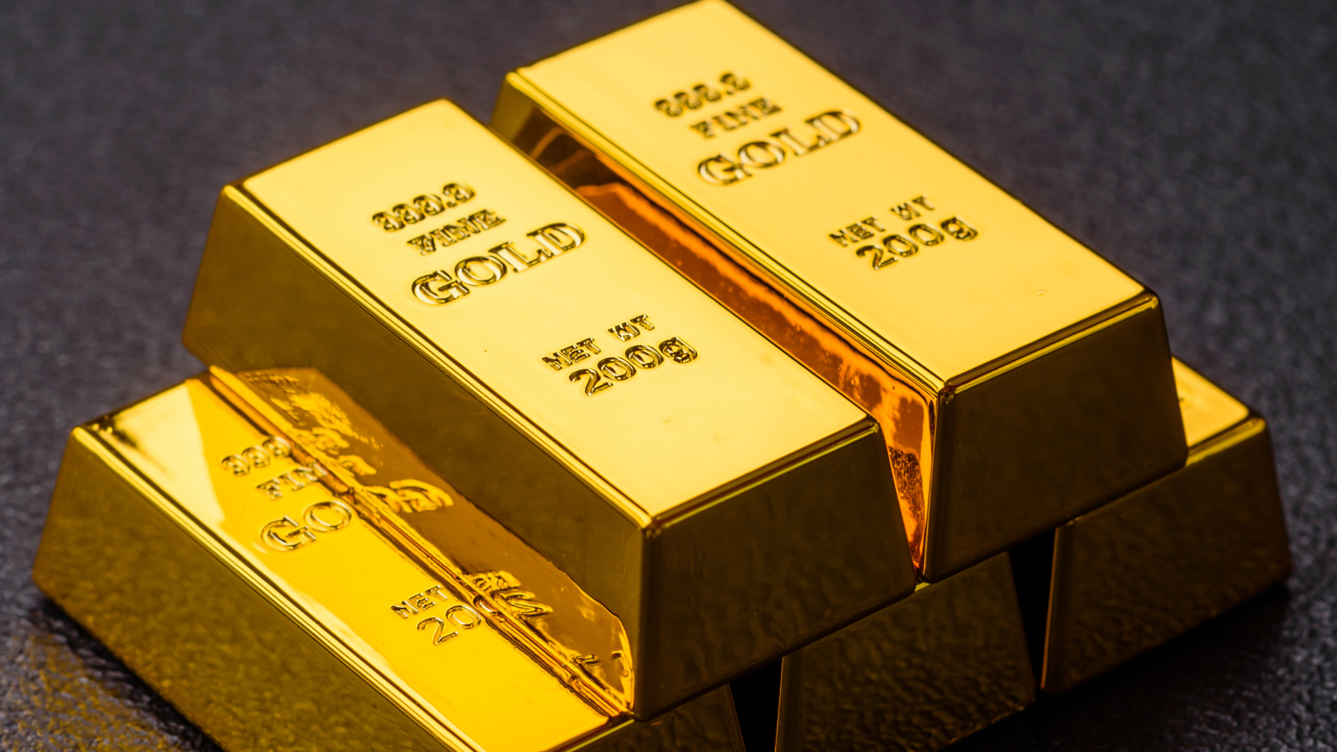 الذهب يلمع وسط تراجع الدولار والتركيز على بيانات التضخم الأمريكية