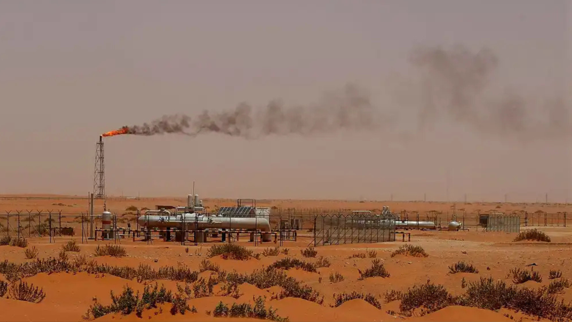 السعودية: إيقاف خط أنابيب شرق - غرب احترازياً عقب عدة استهدافات