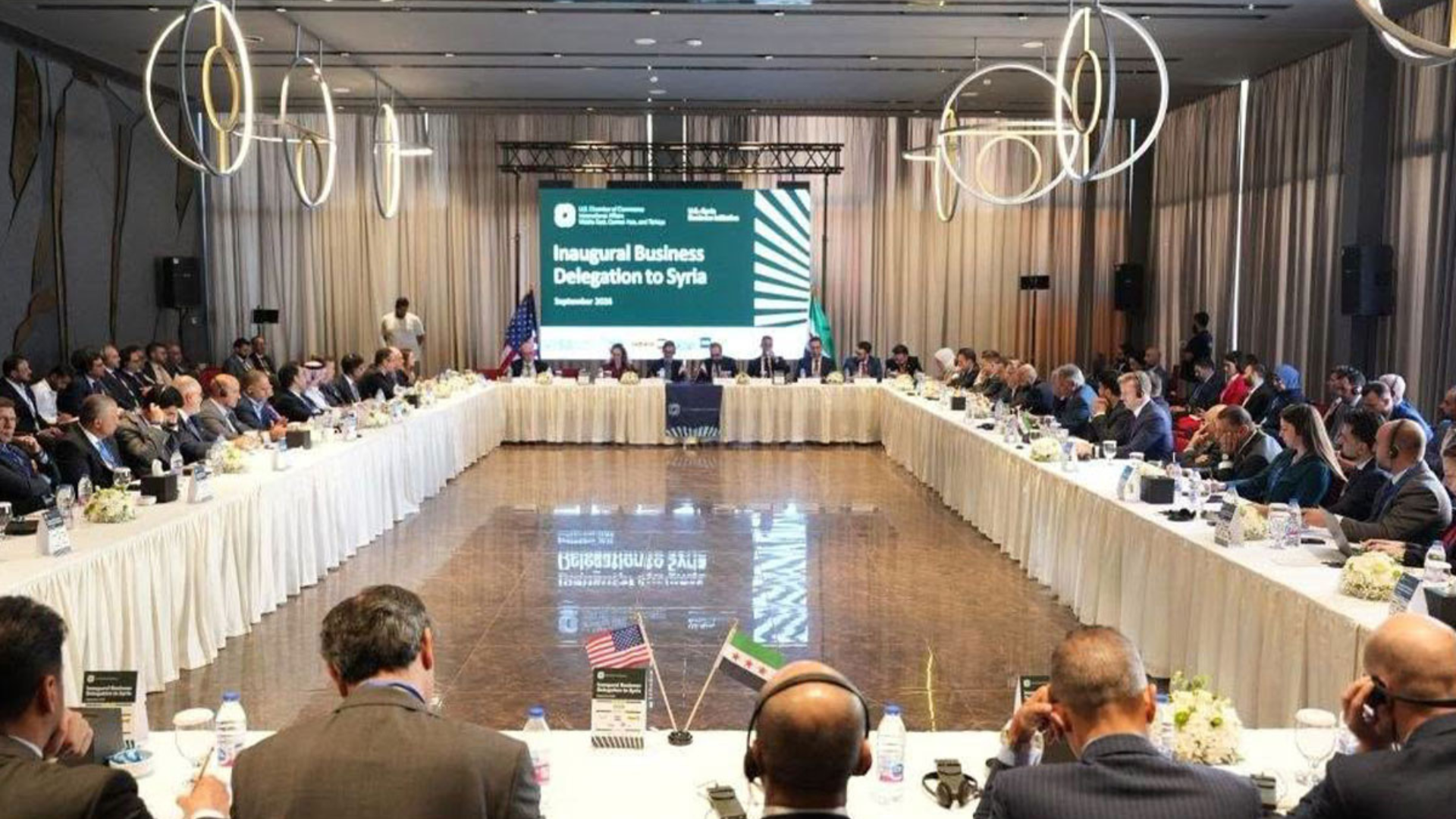مباحثات سورية أمريكية لتعزيز الشراكات الاقتصادية والاستثمارية