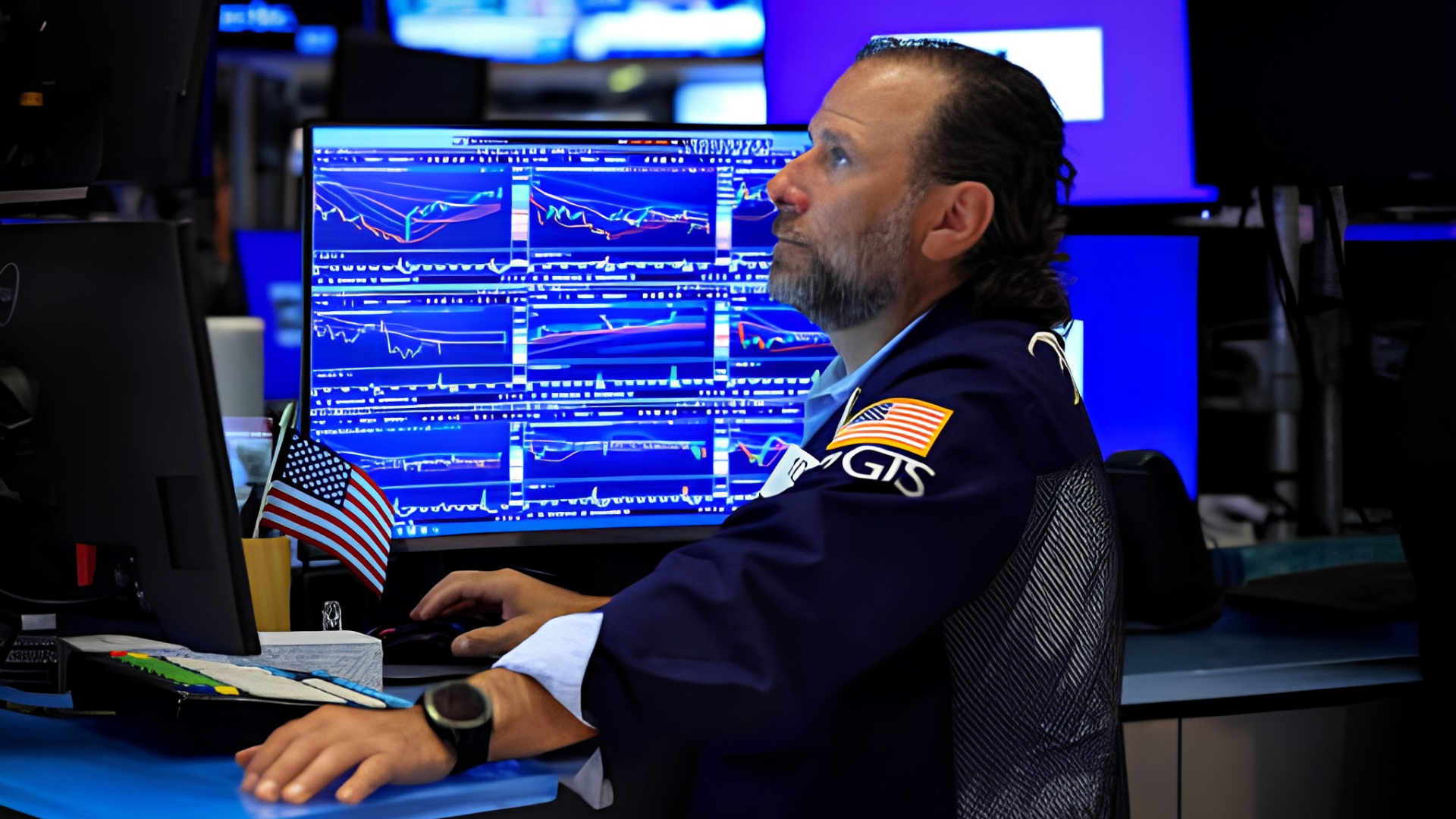 وول ستريت تتراجع مع ارتفاع أسعار النفط وعائدات السندات الأمريكية