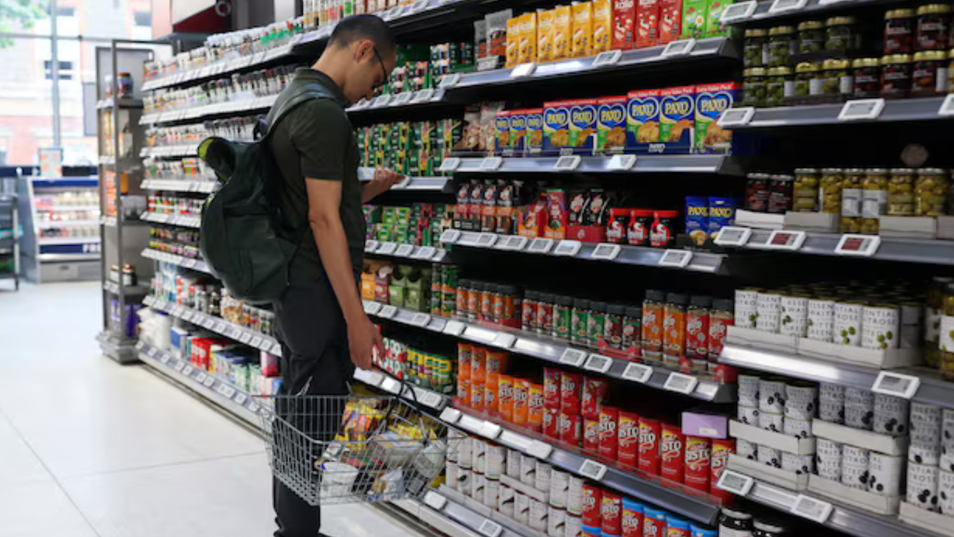 التضخم في بريطانيا يتسارع إلى 3.1% والتضخم الأساسي يستقر