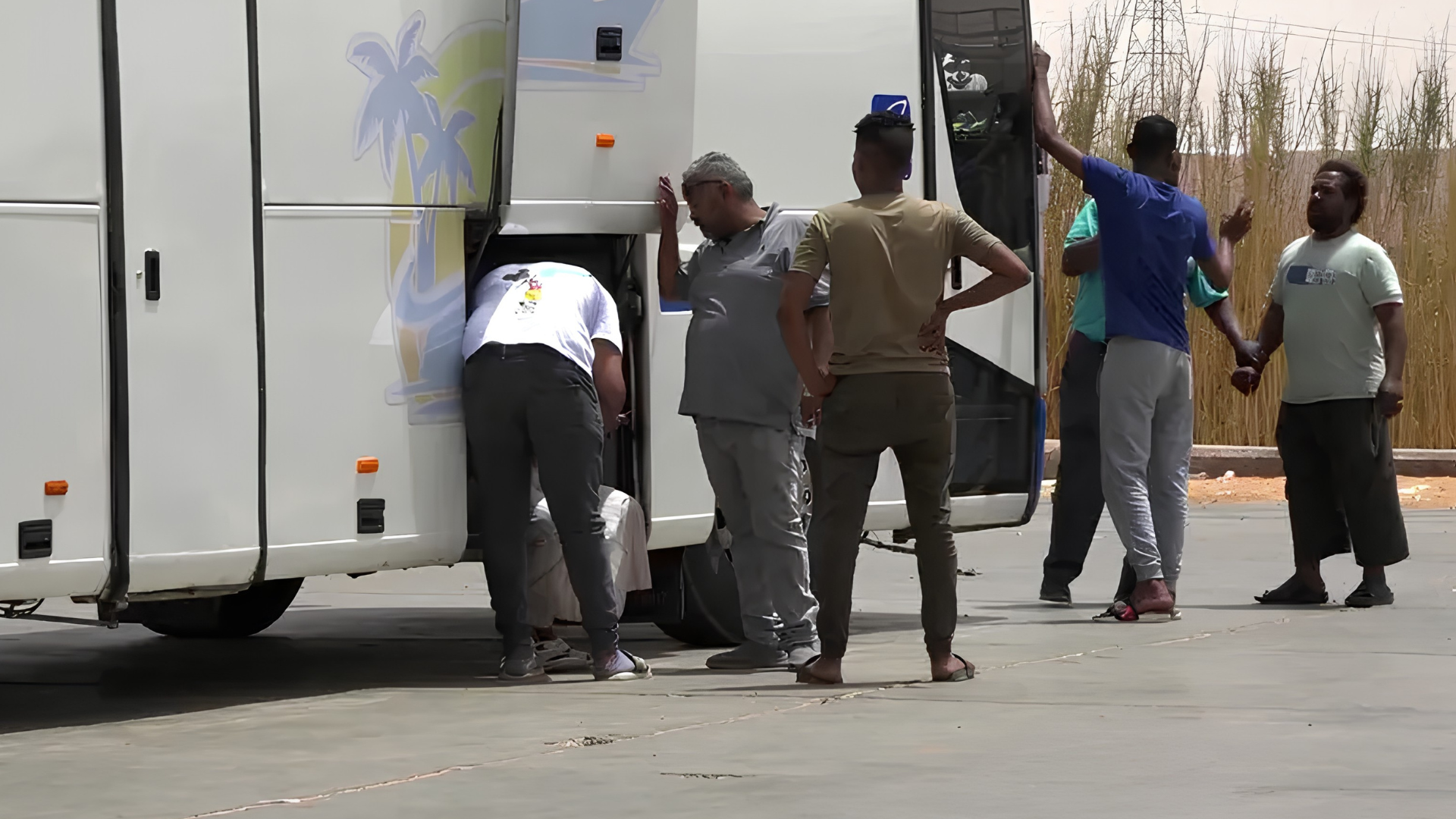 الرسوم تشل حركة السفر في السودان