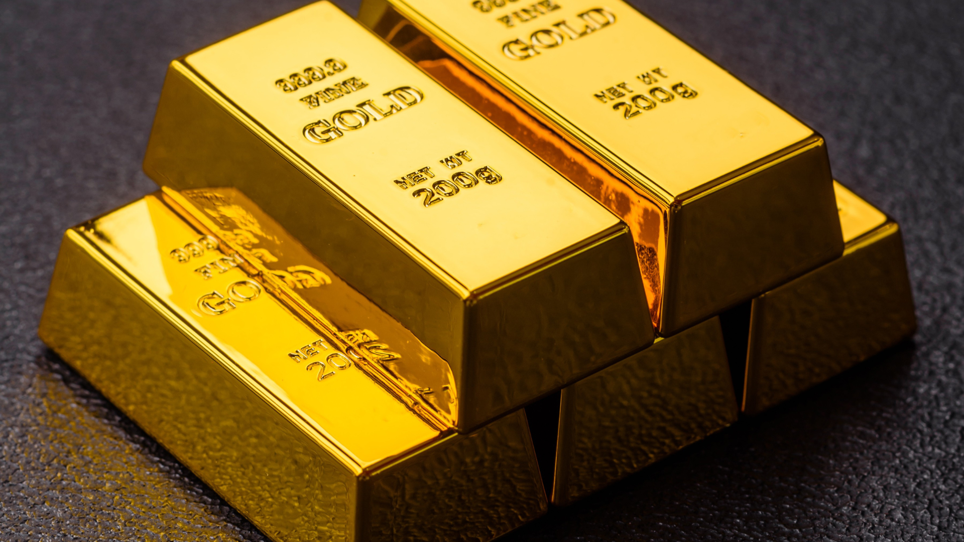 الذهب يرتفع قليلا مع انخفاض أسعار النفط وتراجع الدولار