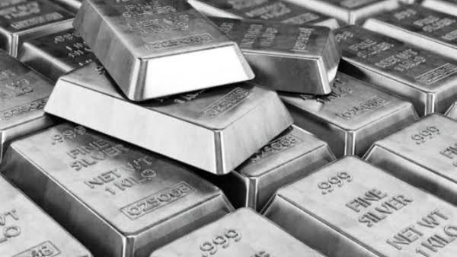 الفضة في المعاملات الفورية تتراجع بنسبة 3%