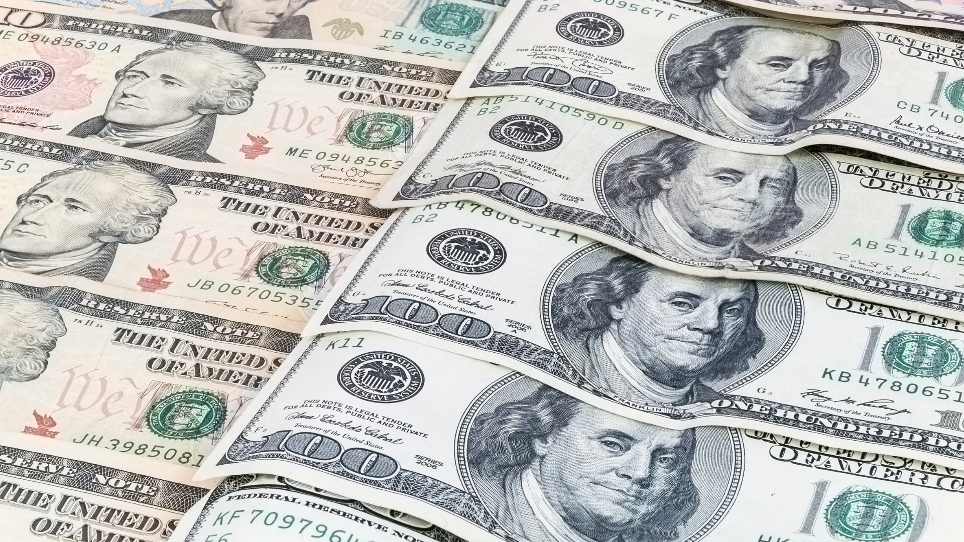 الدولار يتجه لمكاسب أسبوعية مع زيادة عوائد السندات وتصاعد توقعات رفع الفائدة