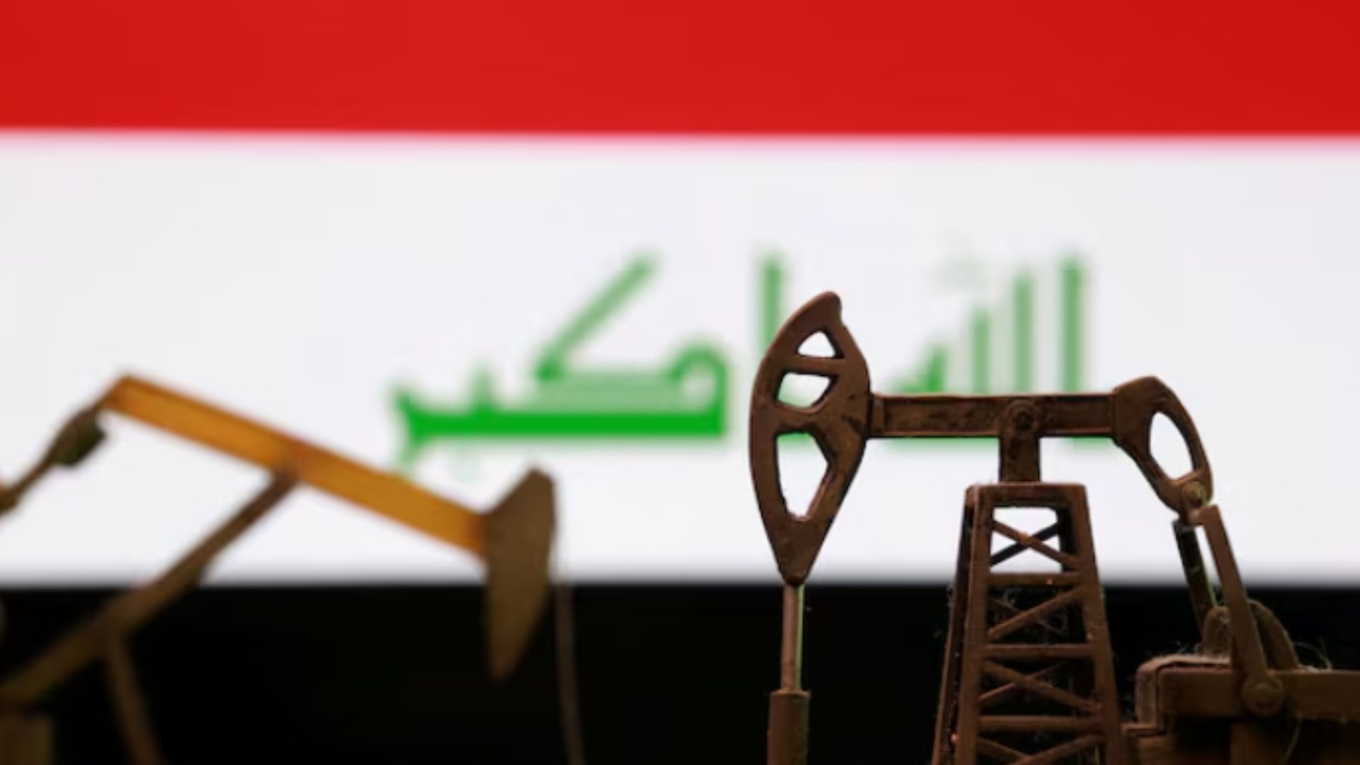 بدء نقل شحنات بنزين برا إلى العراق بعد وصولها إلى سوريا