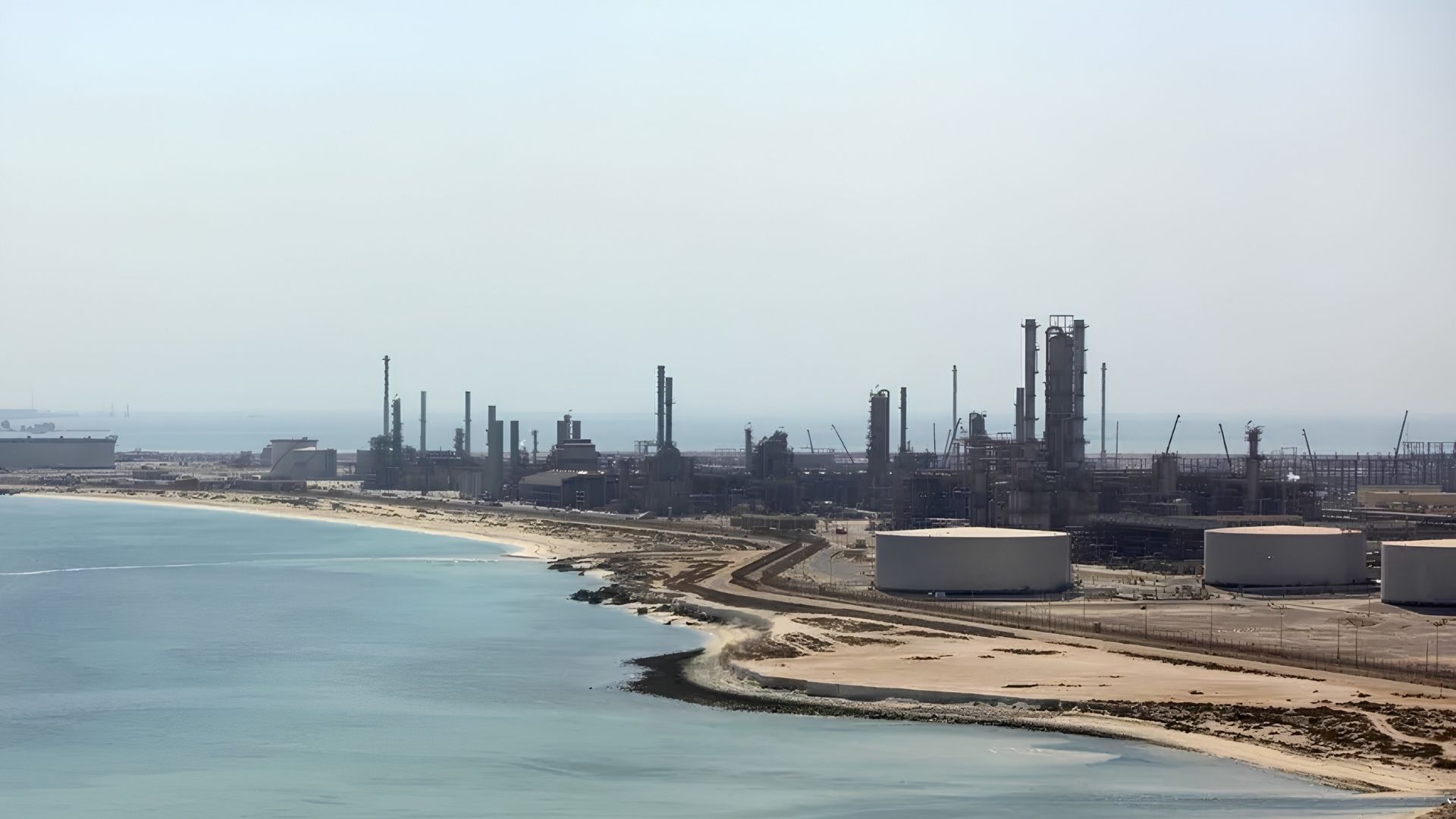 كبلر: متوسط صادرات النفط السعودي يقفز إلى نحو 6.27 مليون برميل يوميا 