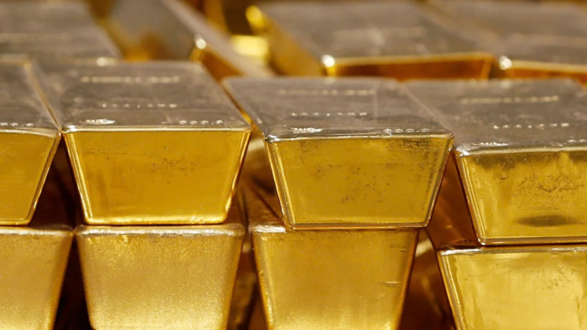 الذهب يتعافى قليلا من أدنى مستوى في شهرين
