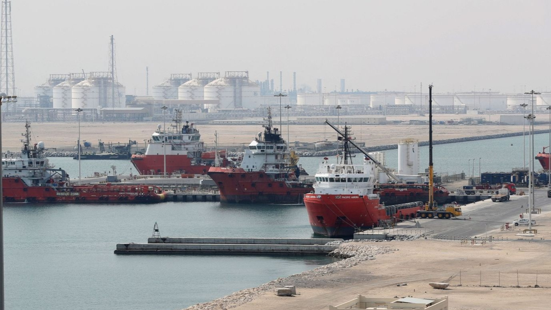 السعودية وقطر تبحثان إنشاء خطوط أنابيب لنقل وتصدير النفط والغاز