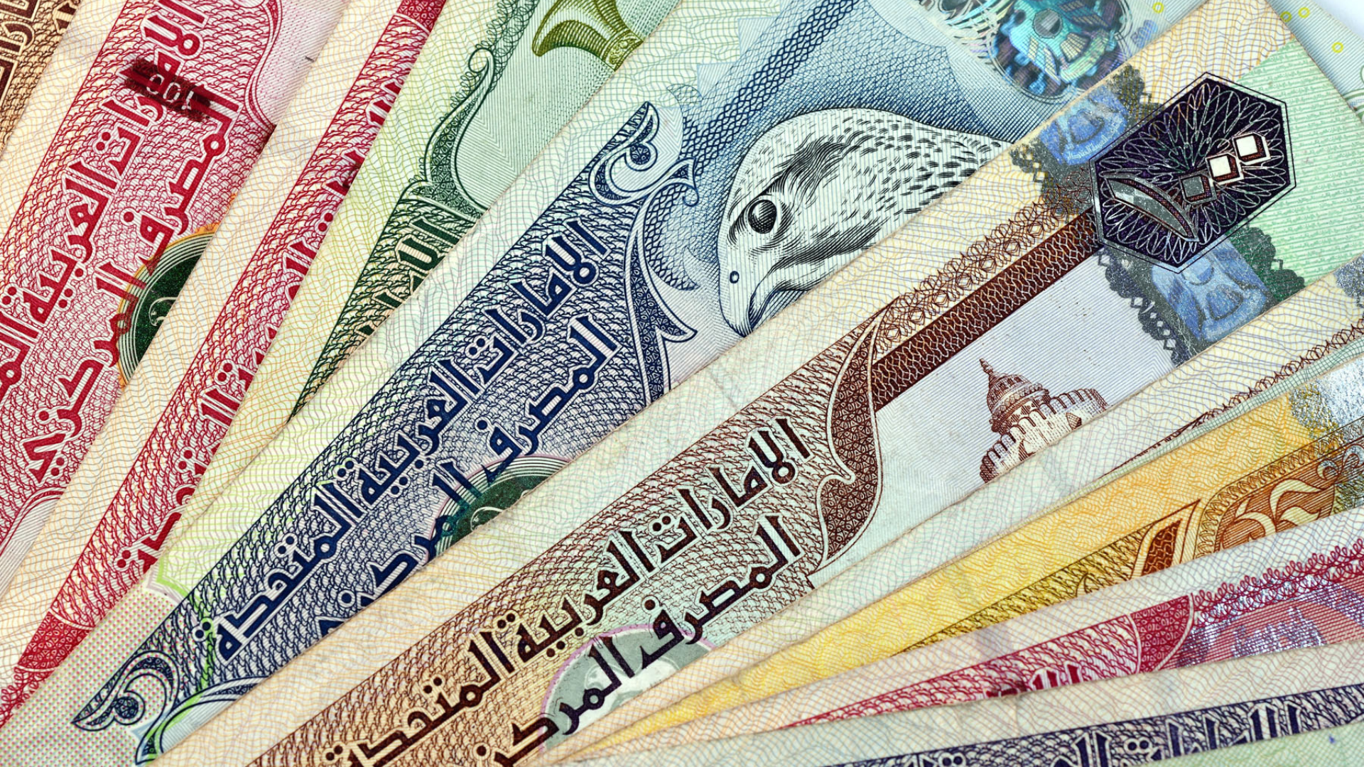 تصاعد المنافسة بين البنوك الإماراتية على جذب الودائع الجديدة