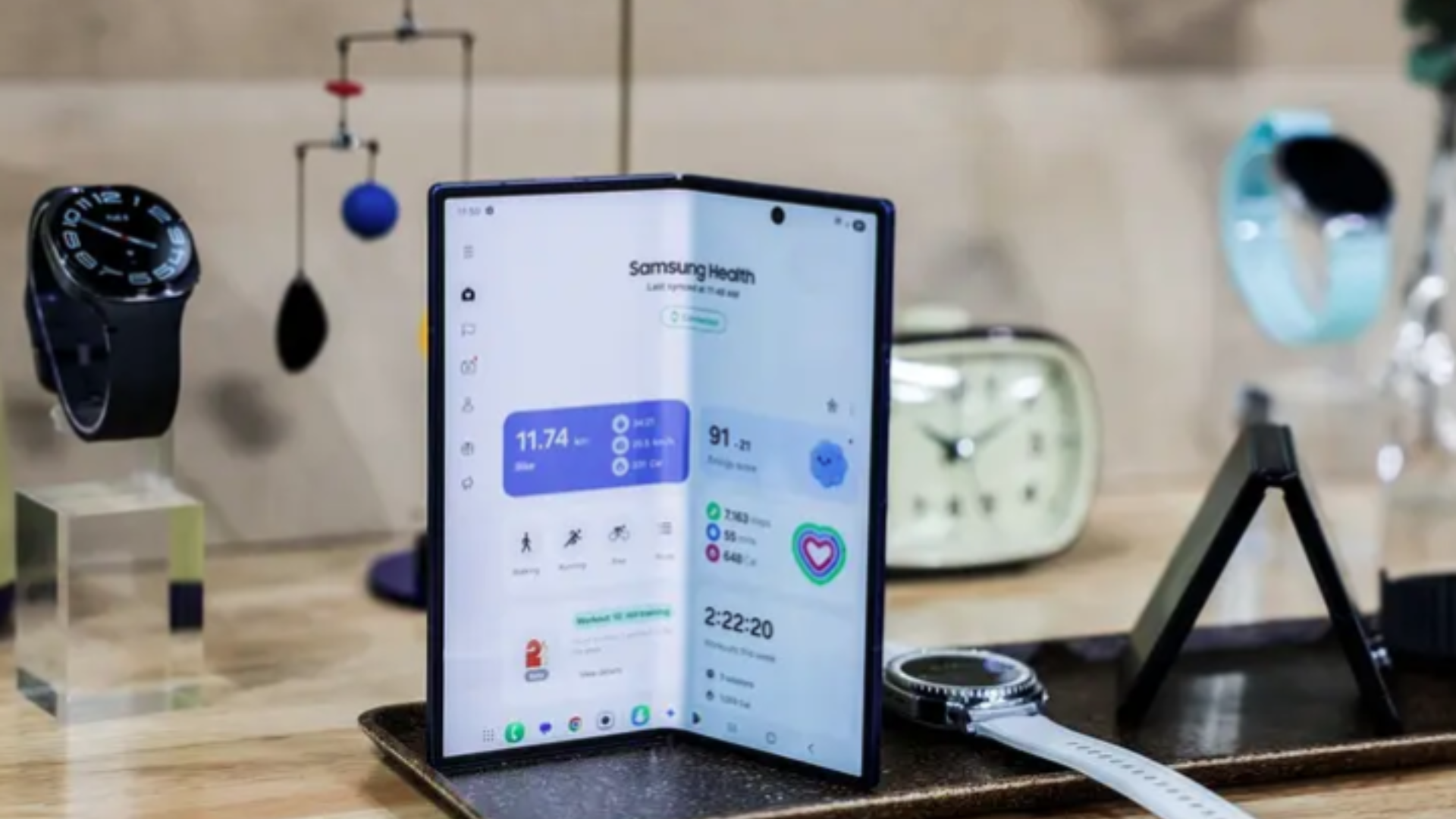 سامسونغ تستعد لإطلاق 6 هواتف قابلة للطي ضمن سلسلة Galaxy Z في 2027