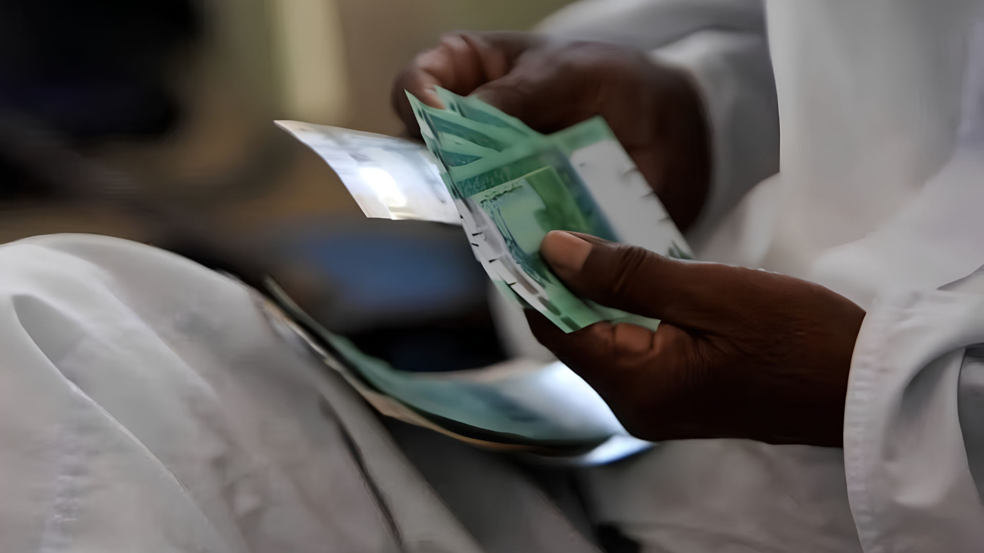 الجنيه السوداني يهوى إلى قاع جديد مع تفاقم الأزمة الاقتصادية بسبب الحرب