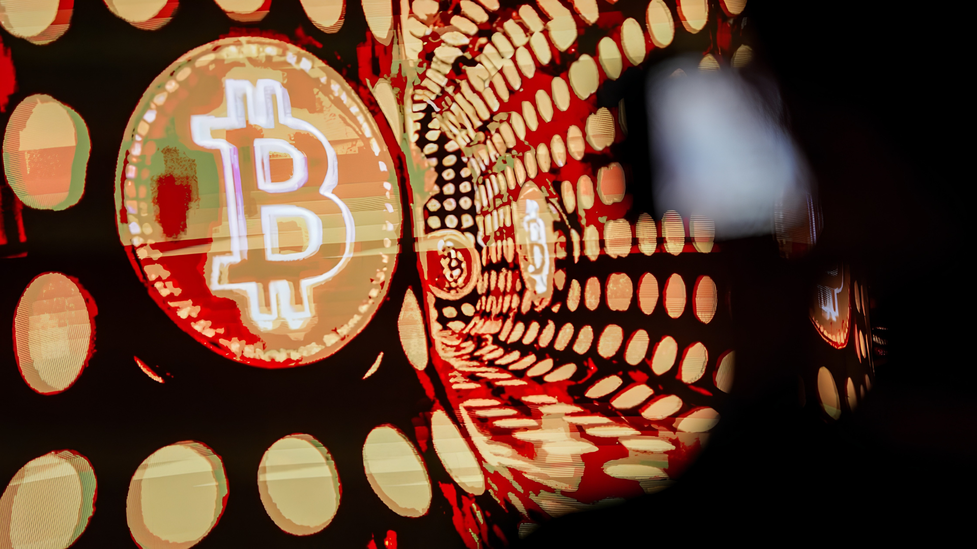 بيتكوين تهبط دون 80 ألف دولار