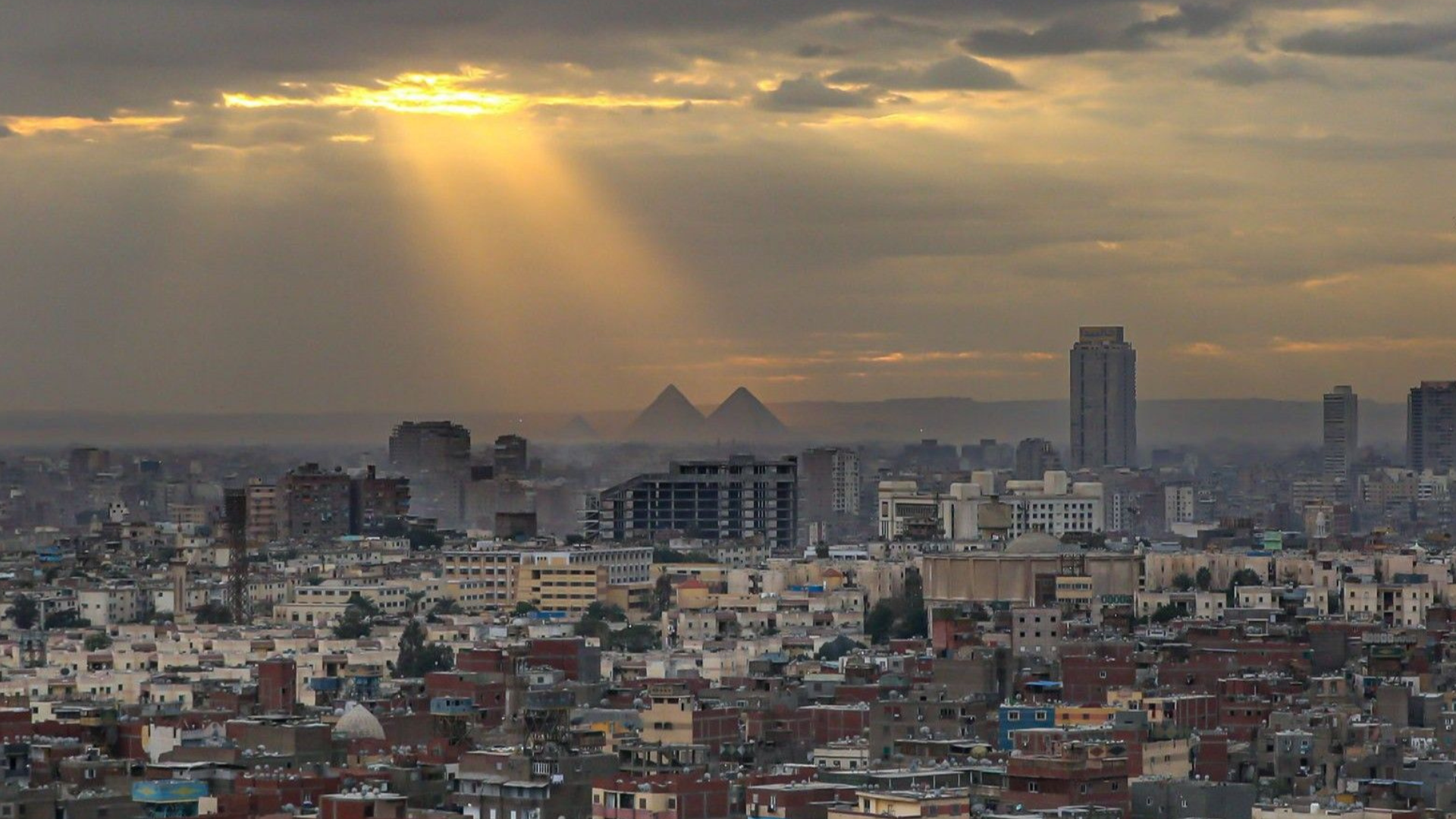ستاندرد تشارترد: خروج 10 إلى 15 مليار دولار من الأموال الساخنة في مصر